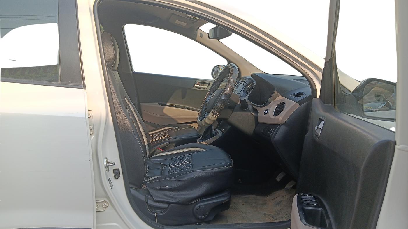 2014 Hyundai Xcent SX 1.2, Petrol, Manual, 92,617 km, Right Side Front Door Cabin