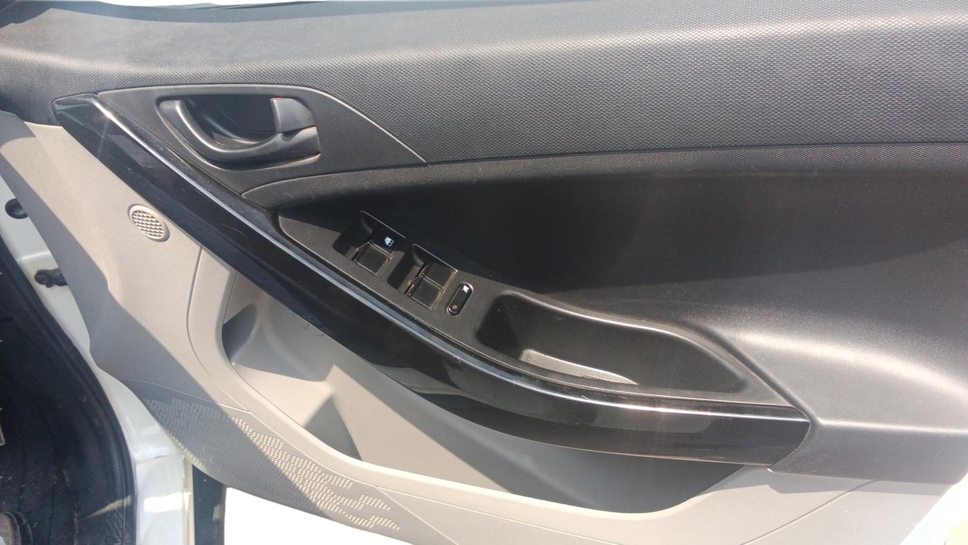 2018 Tata NEXON XM PETROL, Petrol, Manual, 35,839 km, Driver Side Door Panel Controls