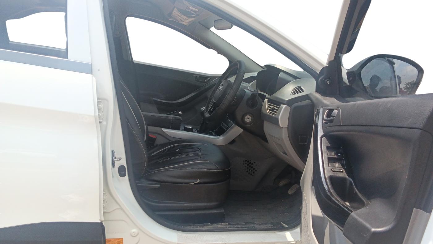 2018 Tata NEXON XM PETROL, Petrol, Manual, 35,839 km, Right Side Front Door Cabin
