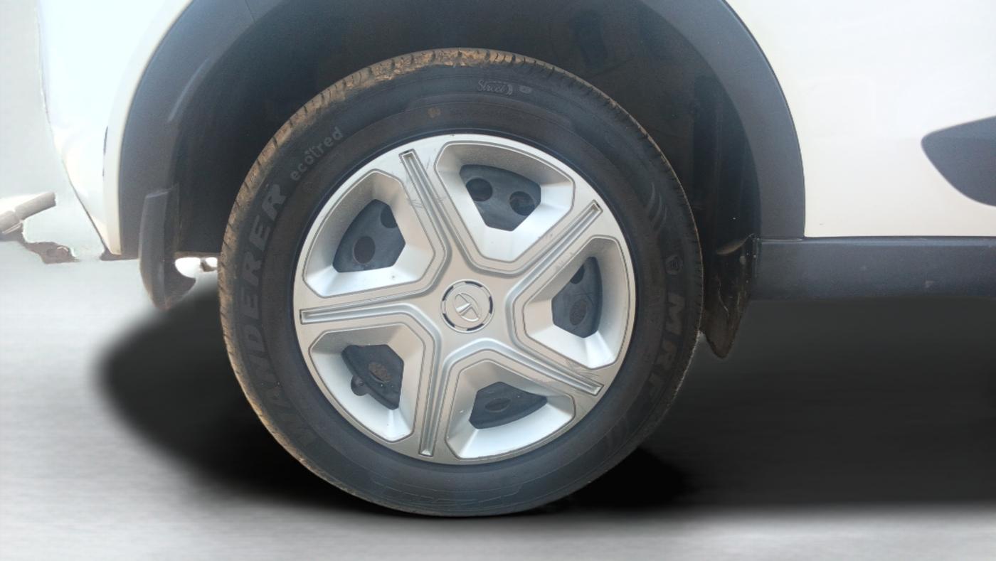 2018 Tata NEXON XM PETROL, Petrol, Manual, 35,839 km, Right Rear Wheel