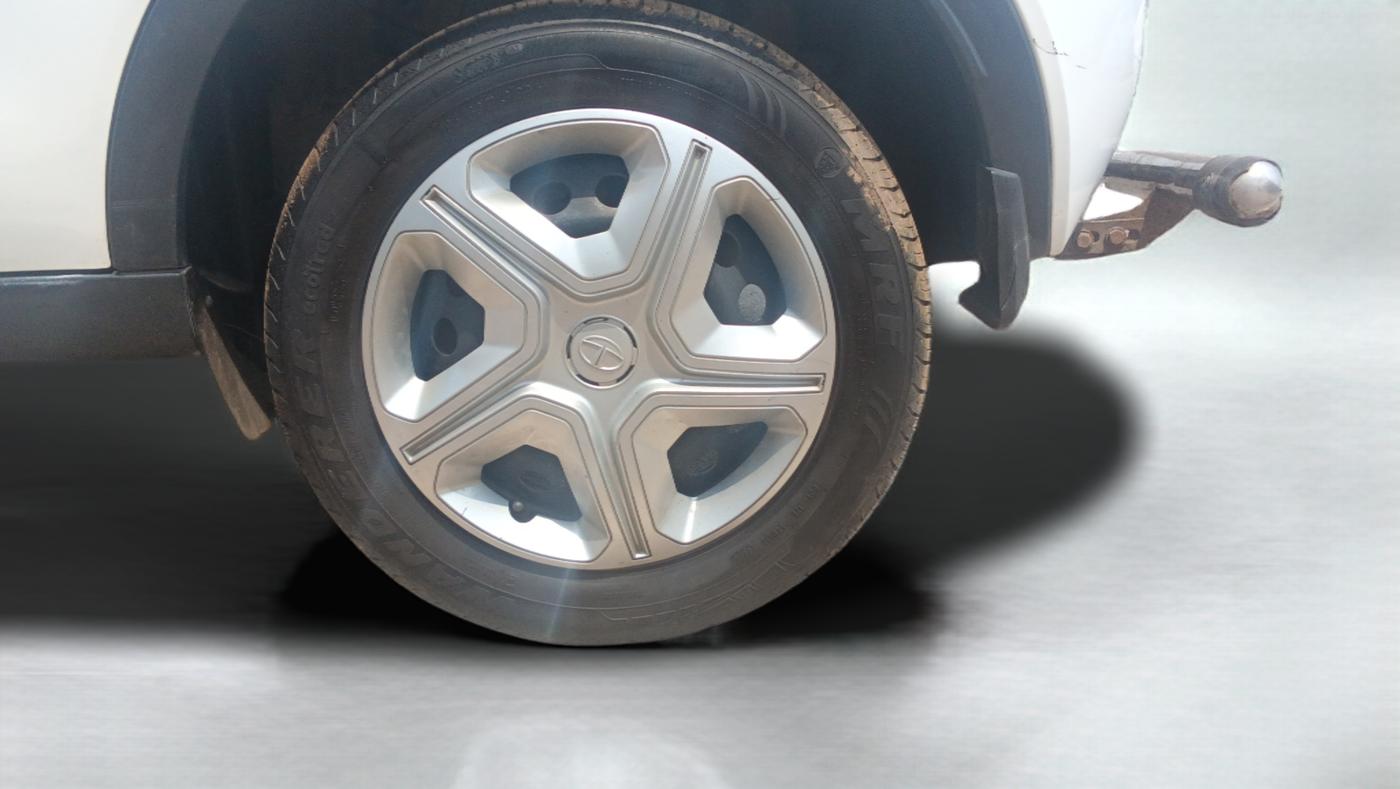 2018 Tata NEXON XM PETROL, Petrol, Manual, 35,839 km, Left Rear Wheel