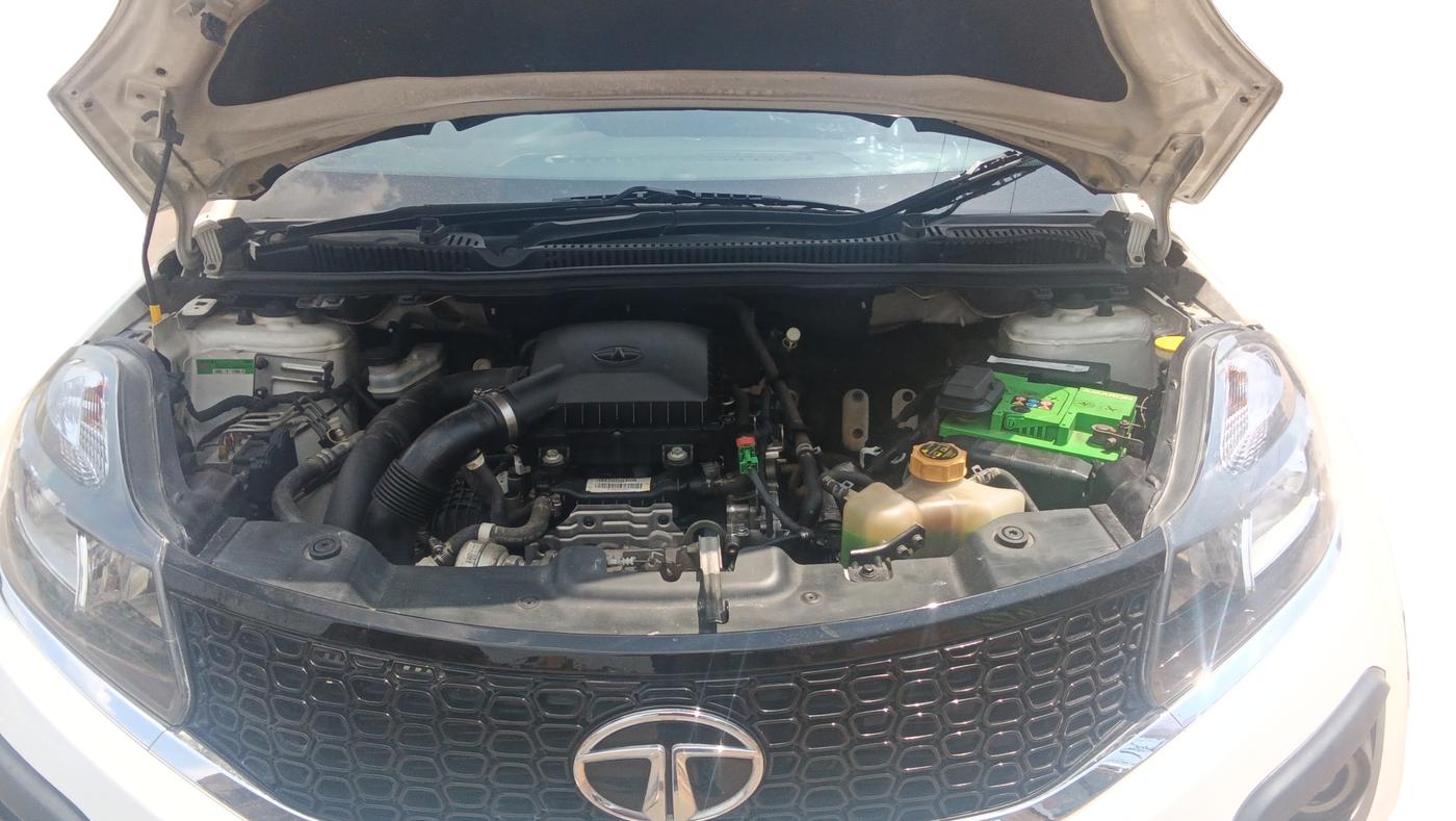 2018 Tata NEXON XM PETROL, Petrol, Manual, 35,839 km, Open Bonnet
