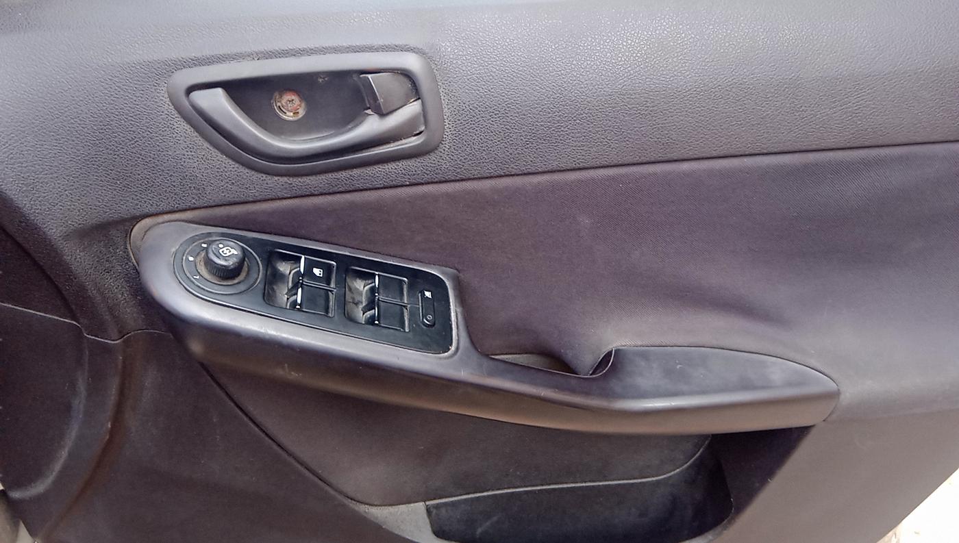 2014 Tata Zest XM 90PS DIESEL, Diesel, Manual, 82,431 km, Driver Side Door Panel Controls