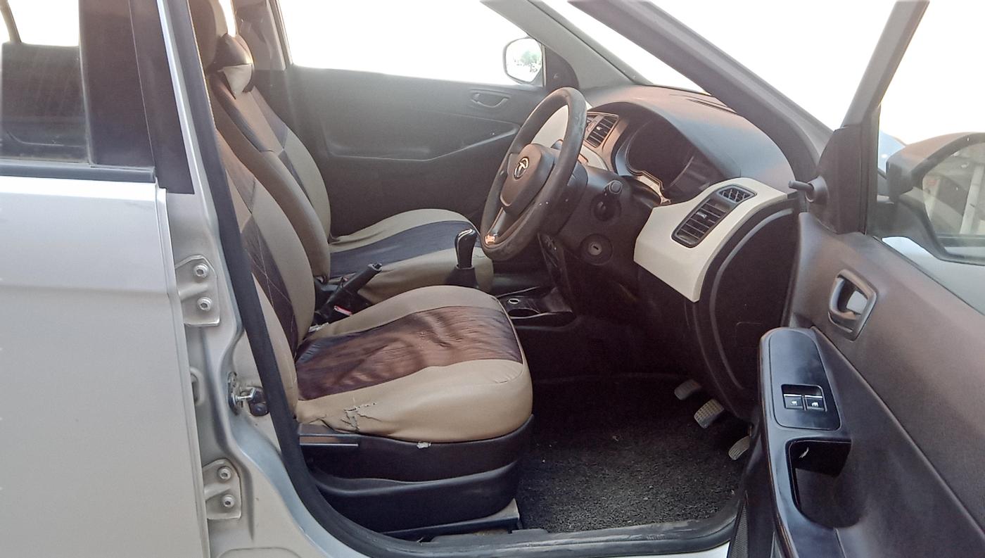2016 Tata Zest XE 75PS DIESEL, Diesel, Manual, 68,359 km, Right Side Front Door Cabin