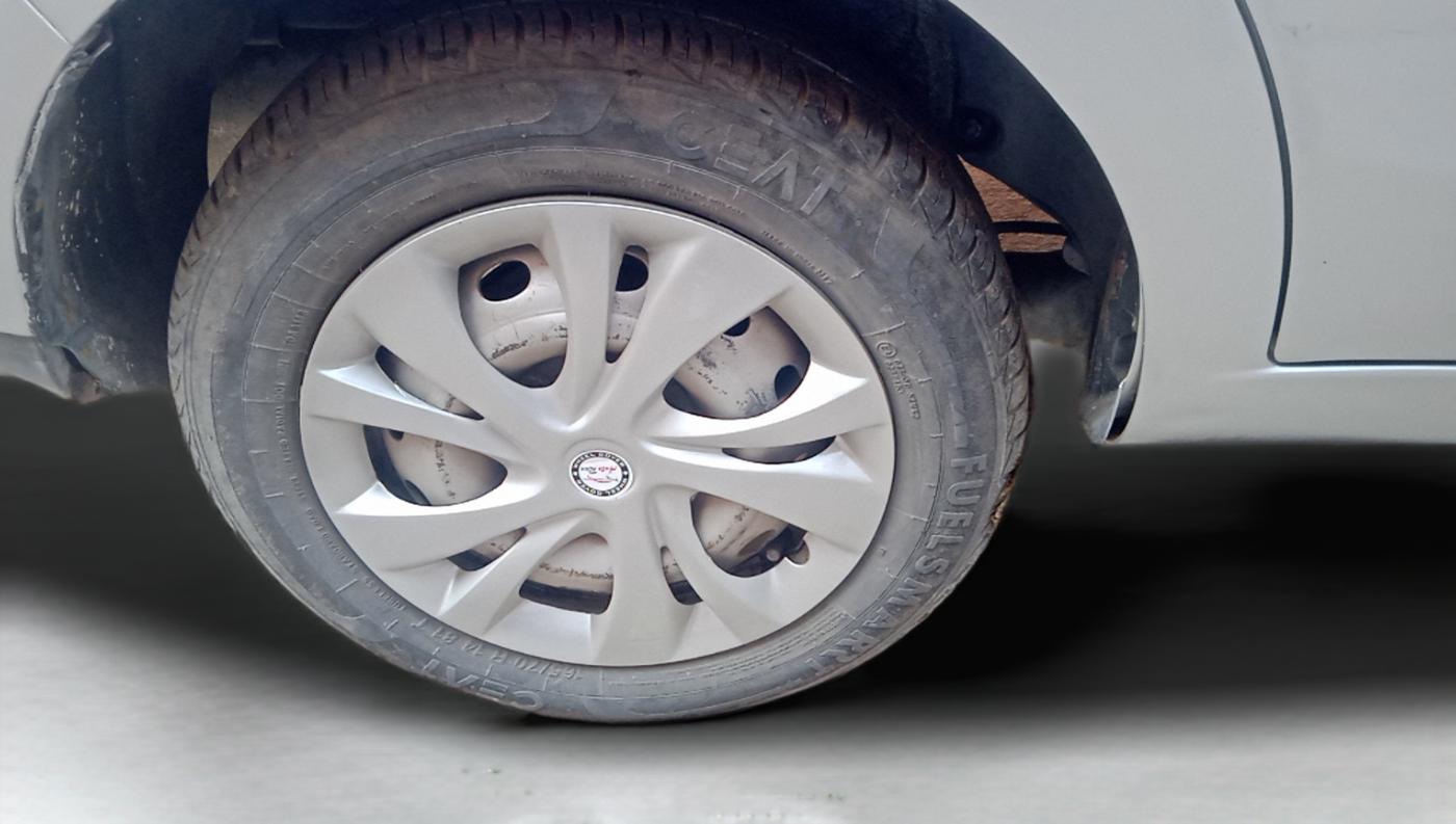 2016 Tata Zest XE 75PS DIESEL, Diesel, Manual, 68,359 km, Right Rear Wheel