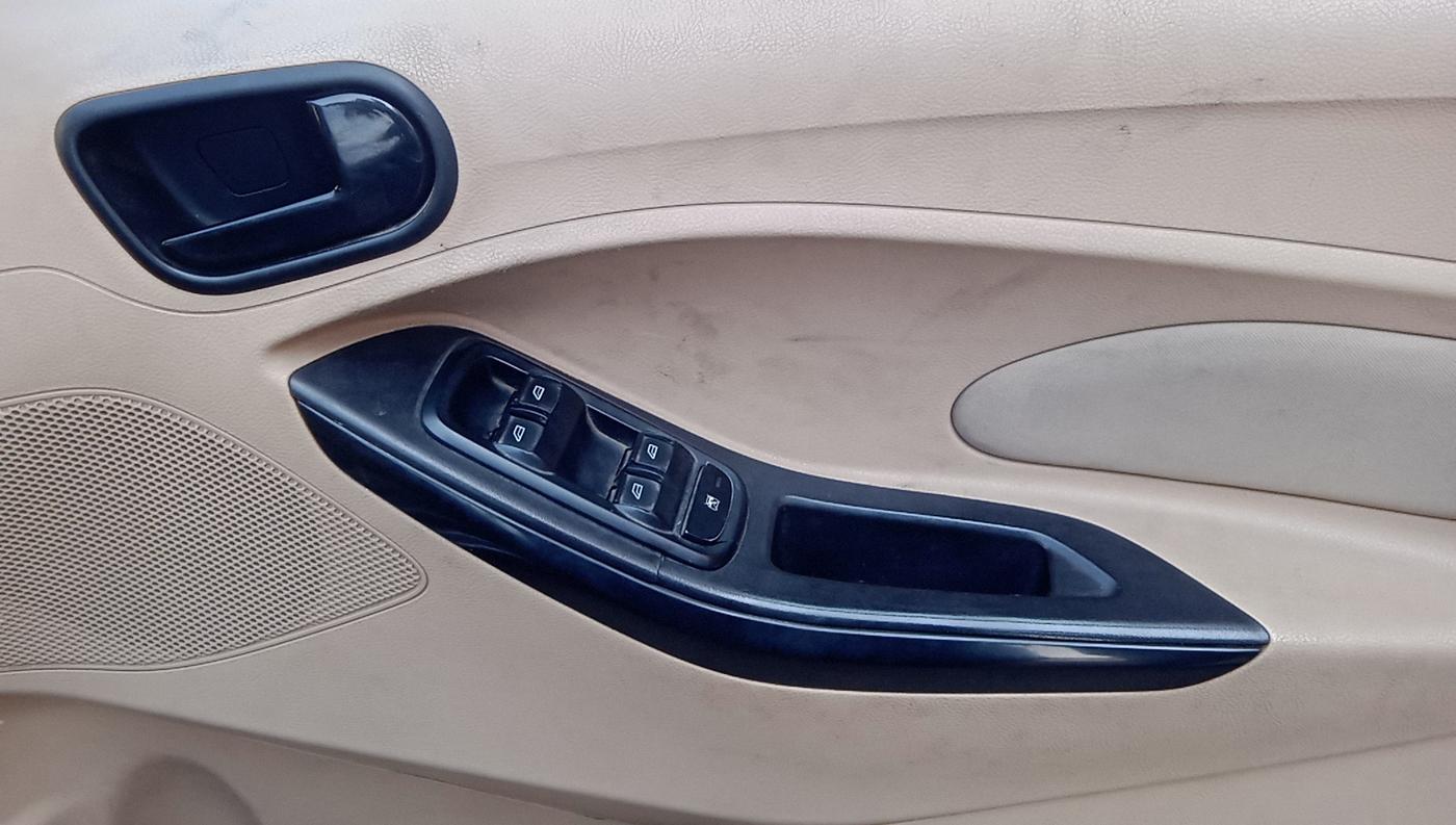 2015 Ford Figo Aspire TREND 1.5 DIESEL, Diesel, Manual, 62,874 km, Driver Side Door Panel Controls