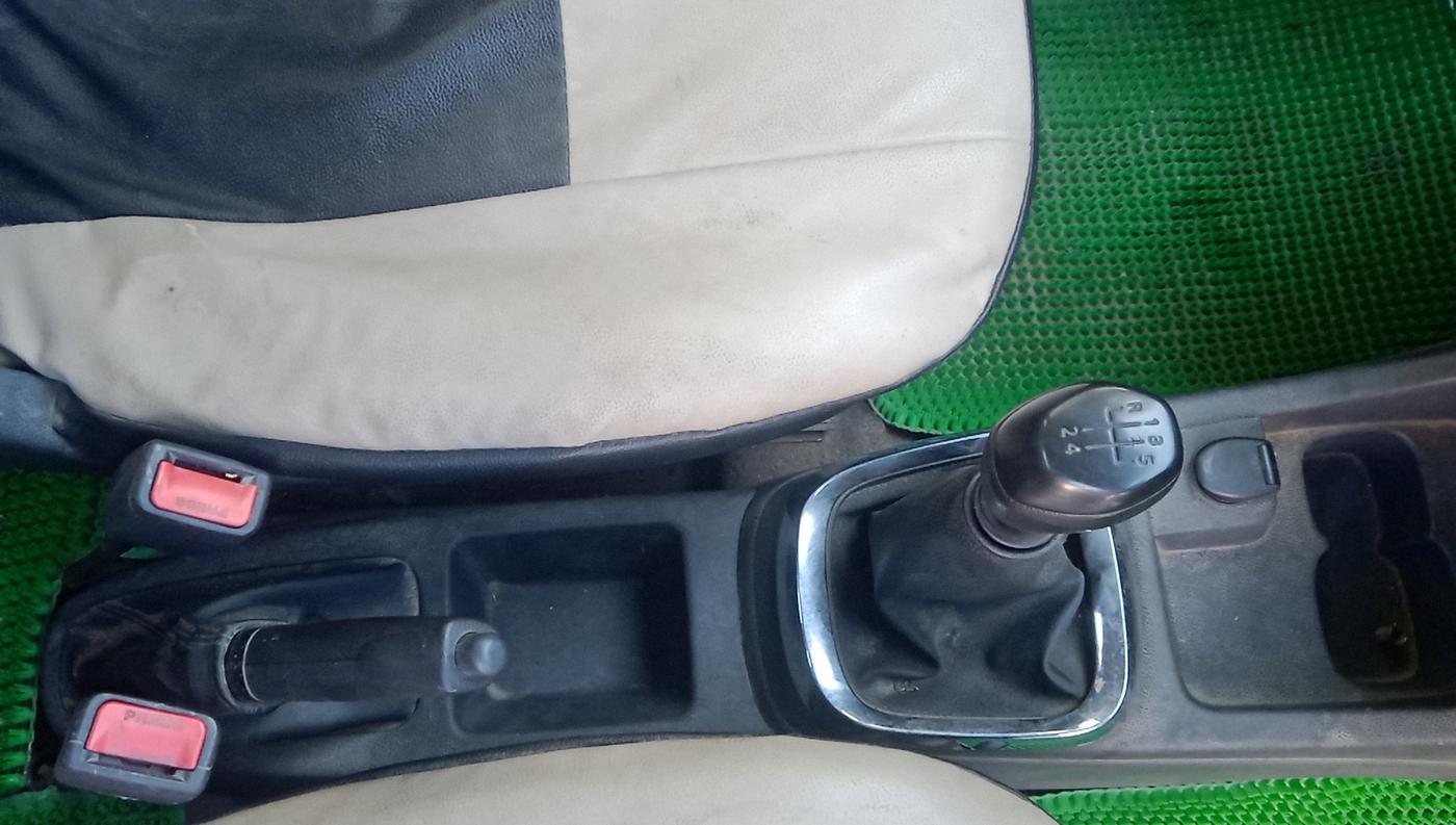 2015 Renault Kwid RXL 1.0 EDITION, Petrol, Manual, 51,335 km, Gear Lever