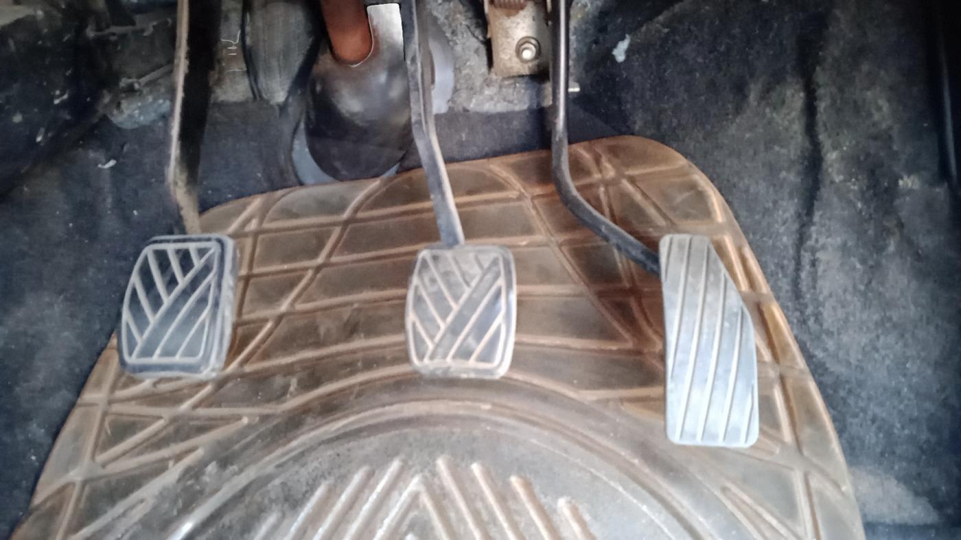 2014 Maruti Wagon R 1.0 LXI, Petrol, Manual, 83,072 km, Pedals