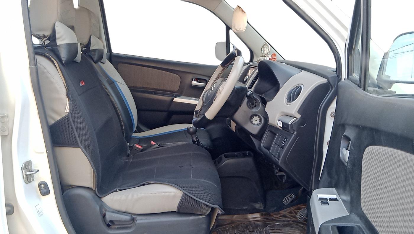 2014 Maruti Wagon R 1.0 LXI, Petrol, Manual, 83,072 km, Right Side Front Door Cabin