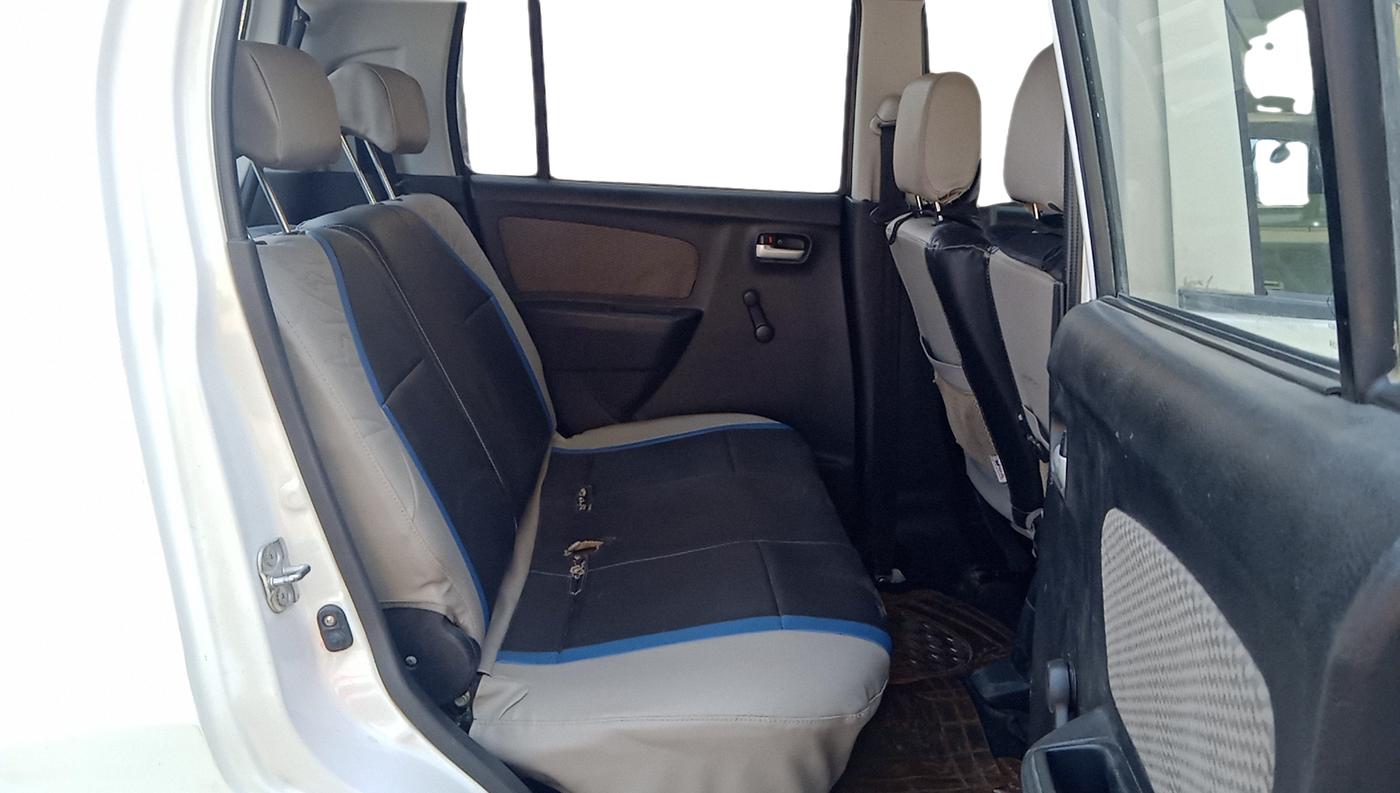 2014 Maruti Wagon R 1.0 LXI, Petrol, Manual, 83,072 km, Right Side Rear Door Cabin