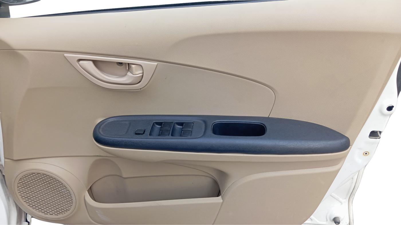 2015 Honda Amaze 1.2L I-VTEC S, Petrol, Manual, 76,217 km, Driver Side Door Panel Controls