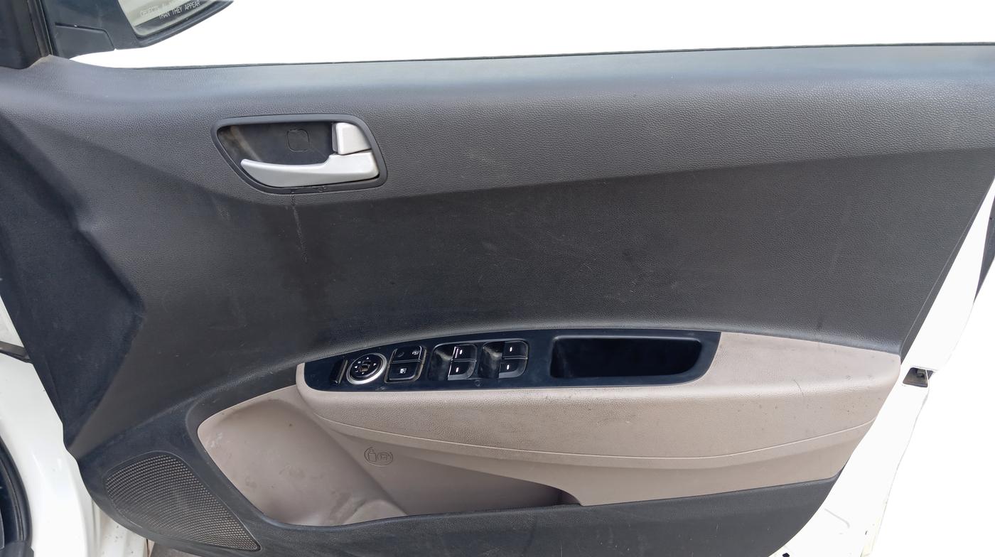 2014 Hyundai Xcent S 1.2, Petrol, Manual, 68,172 km, Driver Side Door Panel Controls