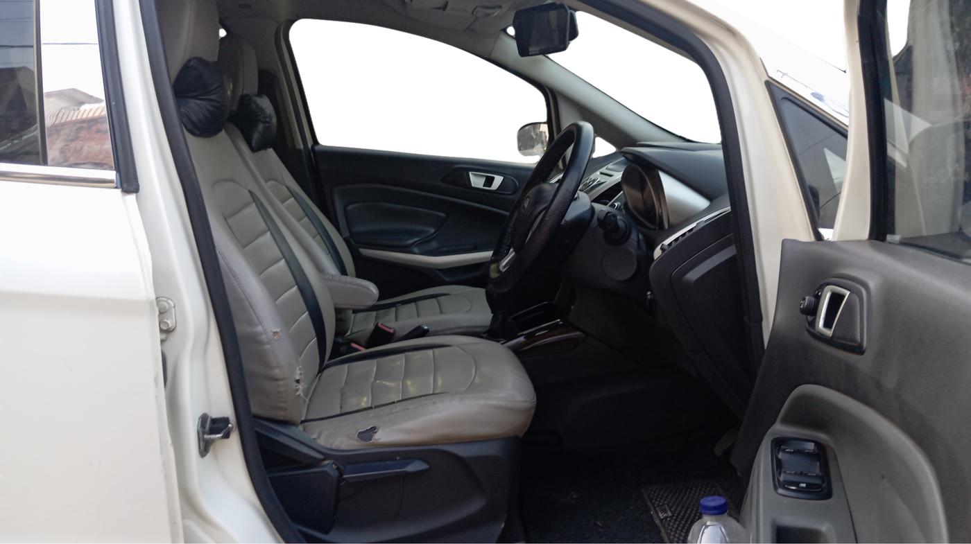 2014 Ford Ecosport TITANIUM 1.5L DIESEL, Diesel, Manual, 1,28,116 km, Right Side Front Door Cabin