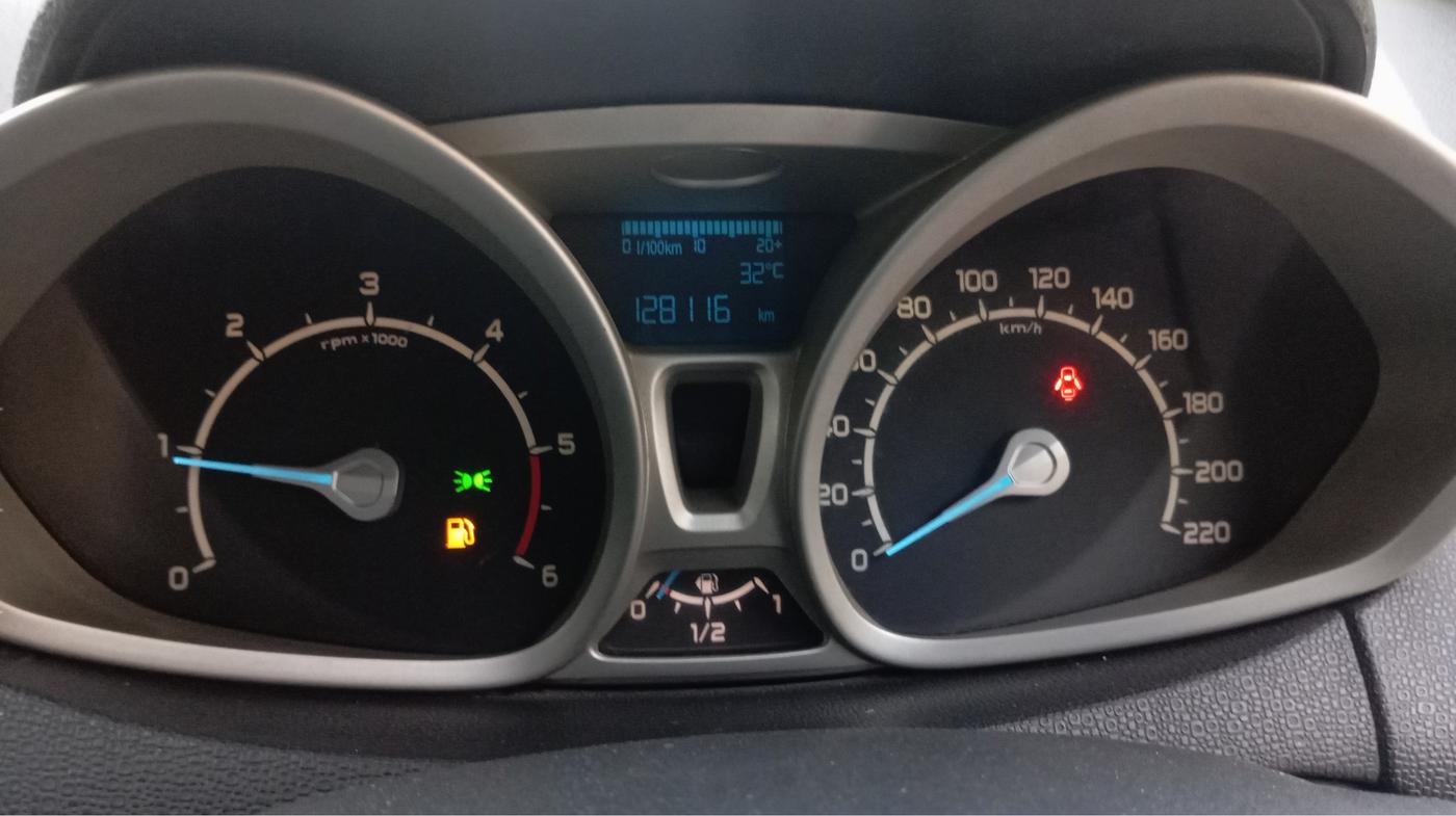 2014 Ford Ecosport TITANIUM 1.5L DIESEL, Diesel, Manual, 1,28,116 km, Odometer Image