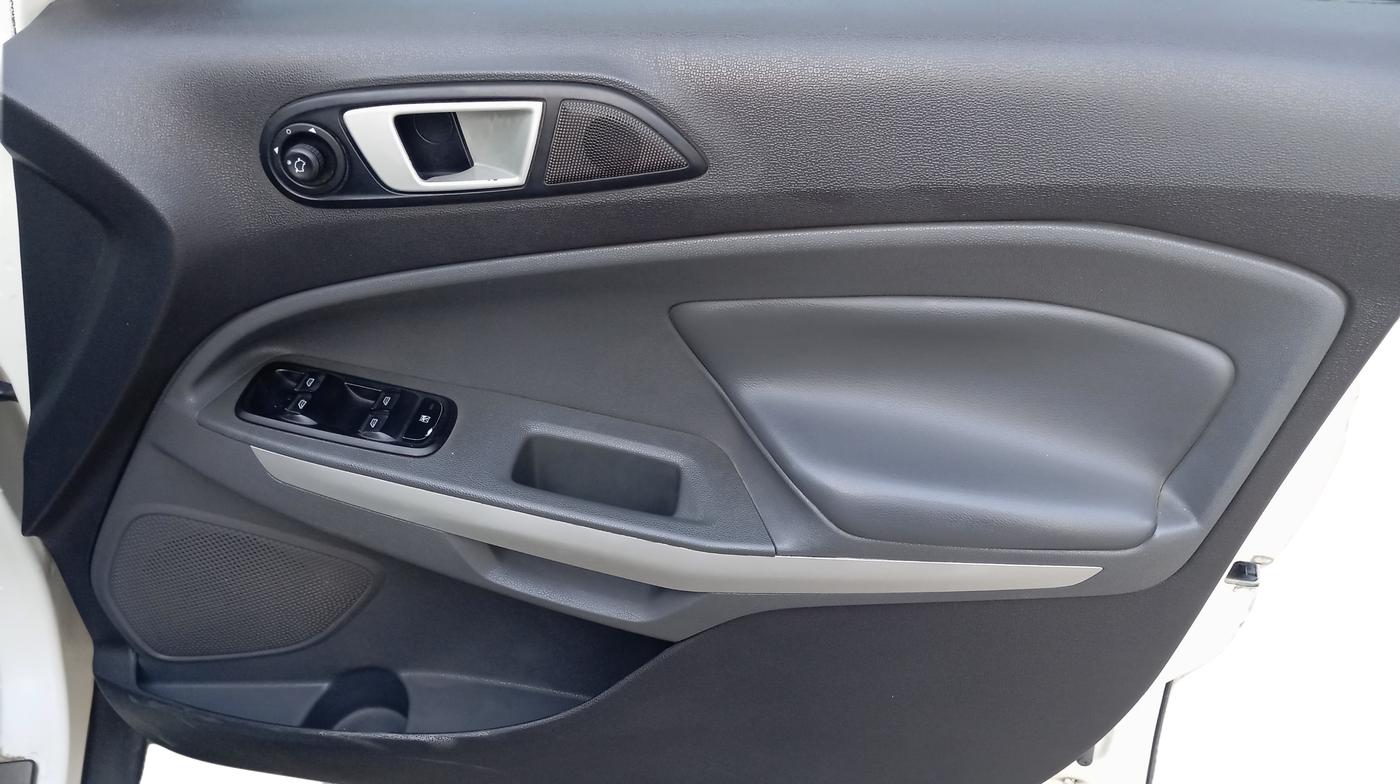 2014 Ford Ecosport TITANIUM 1.5L DIESEL, Diesel, Manual, 1,28,116 km, Driver Side Door Panel Controls