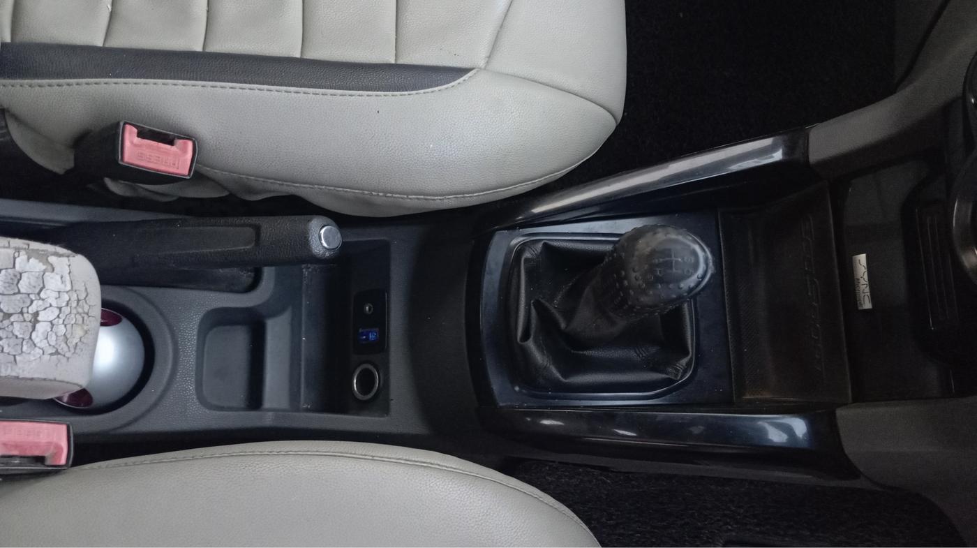 2014 Ford Ecosport TITANIUM 1.5L DIESEL, Diesel, Manual, 1,28,116 km, Gear Lever