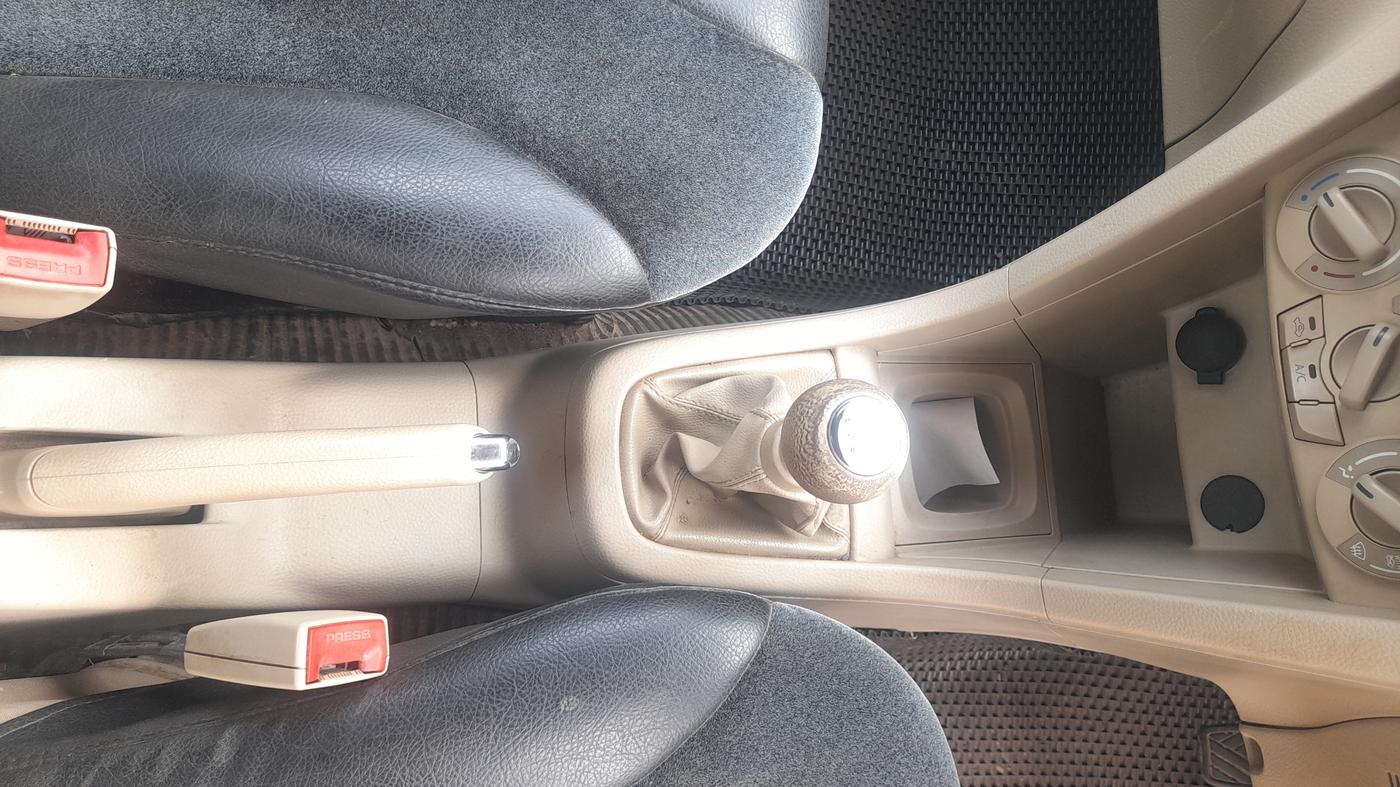2013 Maruti Swift Dzire VXI, Petrol, Manual, 81,745 km, Gear Lever