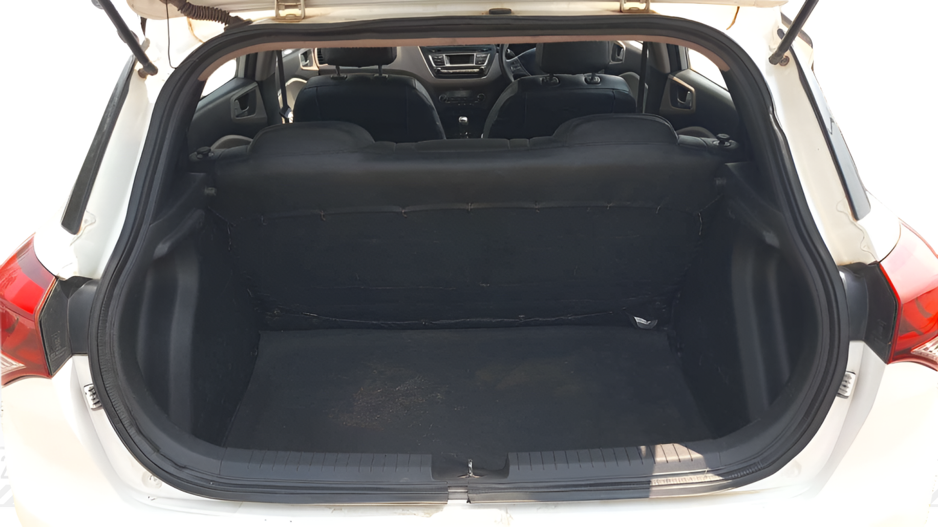 2016 Hyundai Elite i20 SPORTZ 1.2, Petrol, Manual, 68,806 km, Boot Inside
