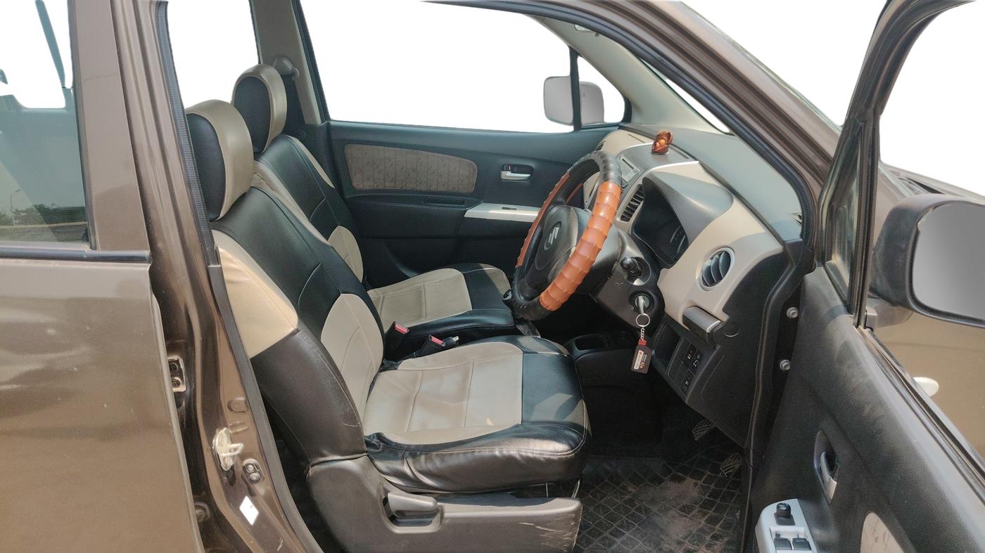2016 Maruti Wagon R 1.0 VXI, Petrol, Manual, 85,068 km, Right Side Front Door Cabin