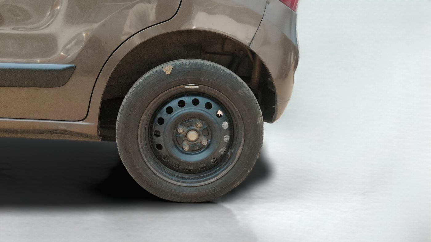 2016 Maruti Wagon R 1.0 VXI, Petrol, Manual, 85,068 km, Left Rear Wheel