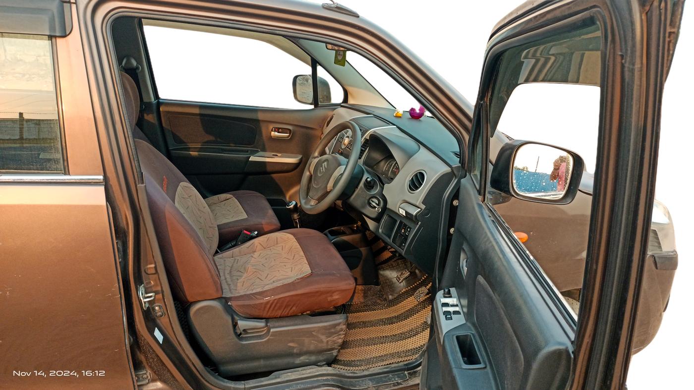 2012 Maruti Wagon R 1.0 VXI, Petrol, Manual, 82,229 km, Right Side Front Door Cabin