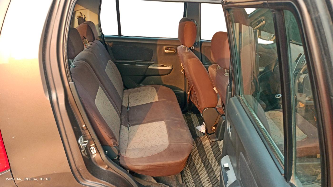 2012 Maruti Wagon R 1.0 VXI, Petrol, Manual, 82,229 km, Right Side Rear Door Cabin