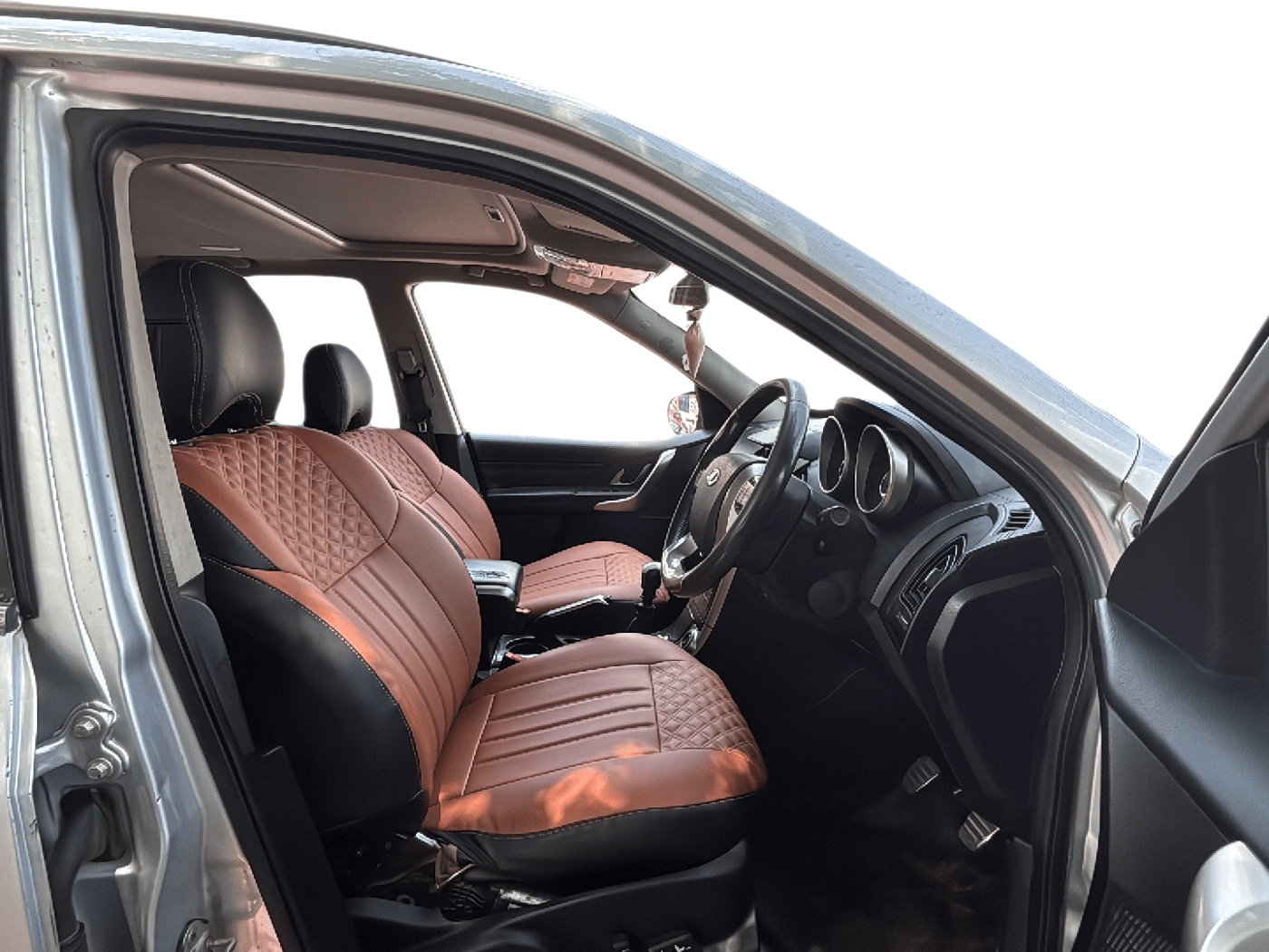 2018 Mahindra XUV500 W11 (O) AWD, Diesel, Manual, 78,437 km, Right Side Front Door Cabin
