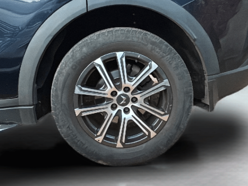 2022 Mahindra XUV700 AX 7 P AT 7 STR, Petrol, Automatic, 56,618 km, Left Rear Wheel