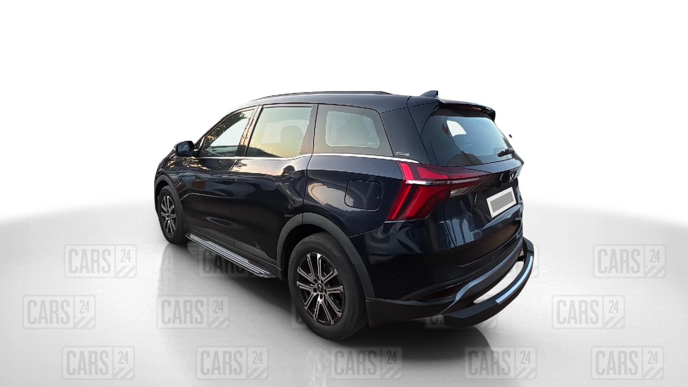 2022 Mahindra XUV700 AX 7 P AT 7 STR, Petrol, Automatic, 56,618 km, Left Back Diagonal