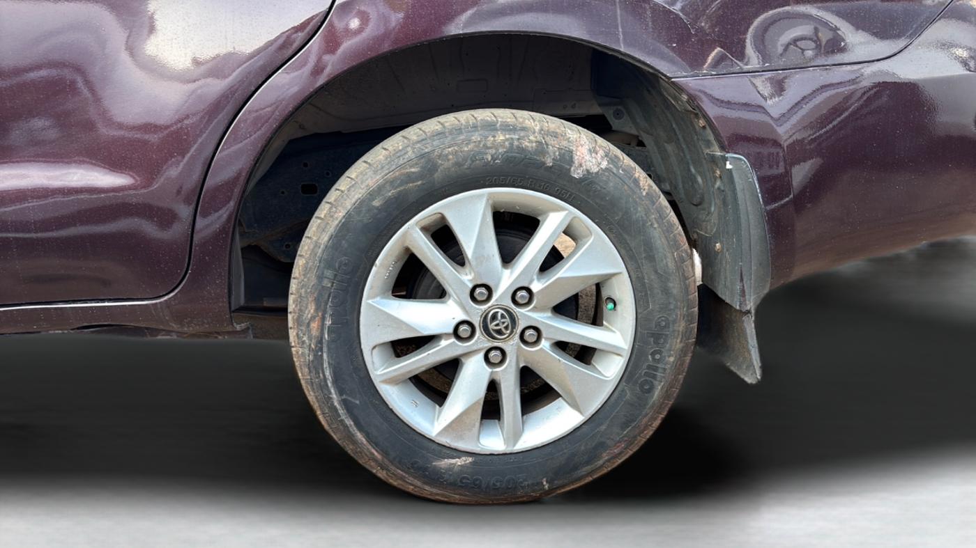 2016 Toyota Innova Crysta 2.4 VX 8 STR, Diesel, Manual, 87,751 km, Left Rear Wheel