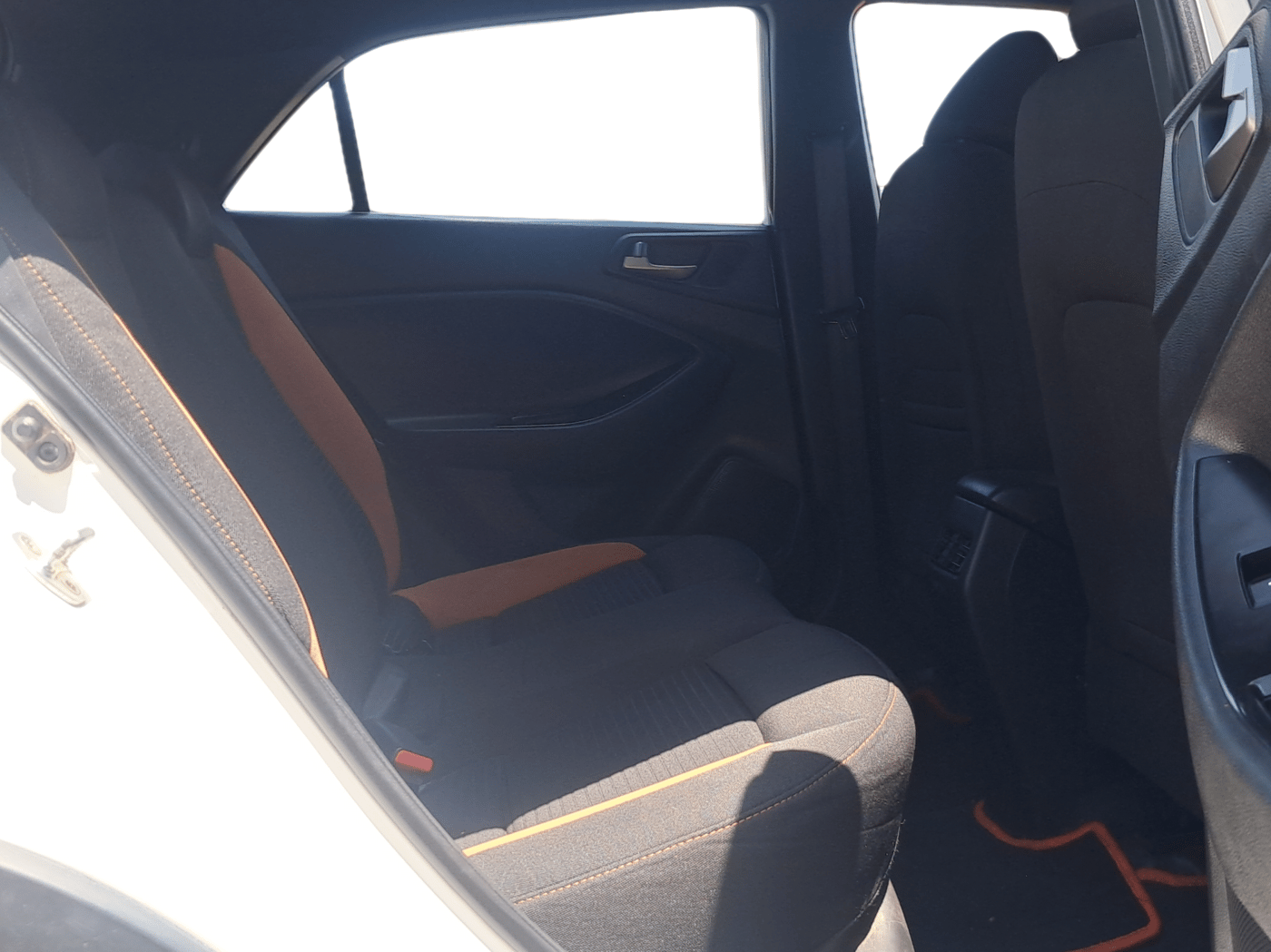 2016 Hyundai i20 Active 1.2 S, Petrol, Manual, 1,35,600 km, Right Side Rear Door Cabin