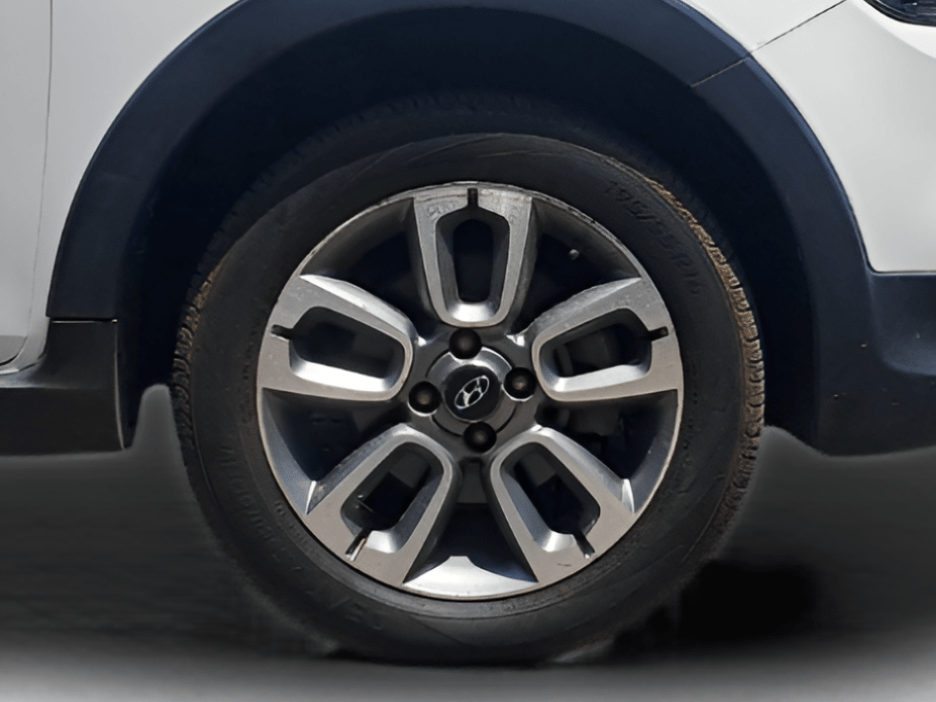 2016 Hyundai i20 Active 1.2 S, Petrol, Manual, 1,35,600 km, Right Front Wheel