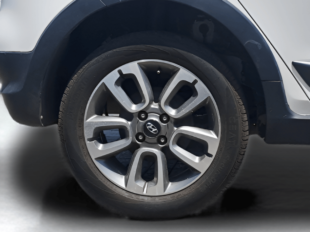 2016 Hyundai i20 Active 1.2 S, Petrol, Manual, 1,35,600 km, Right Rear Wheel
