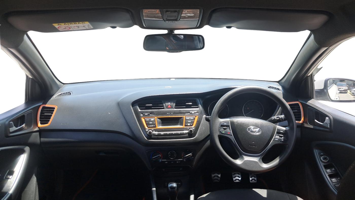 2016 Hyundai i20 Active 1.2 S, Petrol, Manual, 1,35,600 km, Dashboard