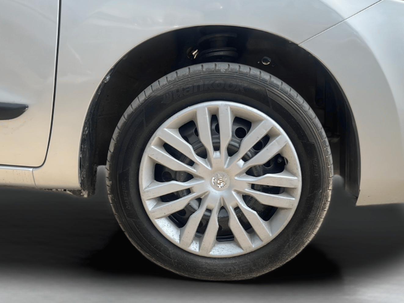 2018 Maruti Wagon R 1.0 VXI, Petrol, Manual, 45,902 km, Right Front Wheel