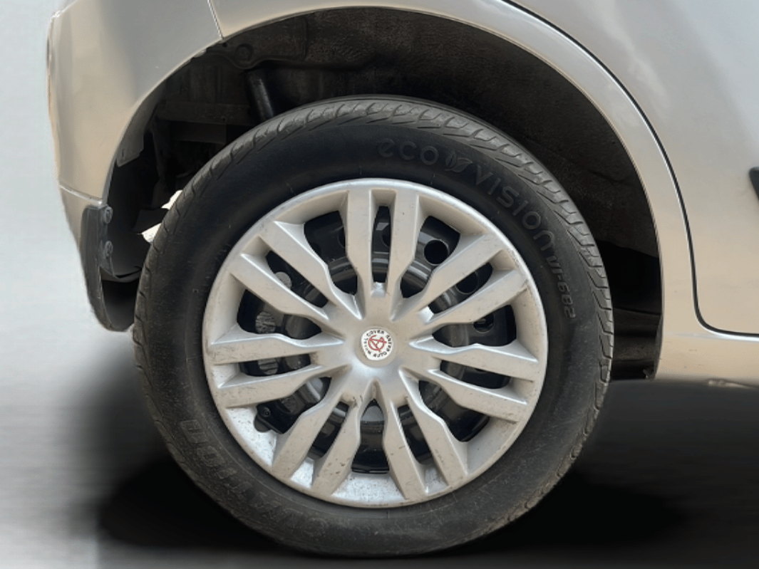 2018 Maruti Wagon R 1.0 VXI, Petrol, Manual, 45,902 km, Right Rear Wheel
