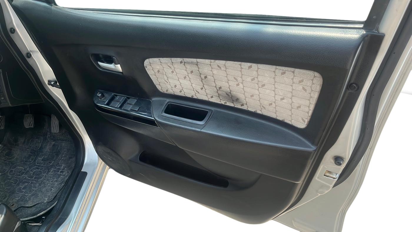 2018 Maruti Wagon R 1.0 VXI, Petrol, Manual, 45,902 km, Driver Side Door Panel Controls