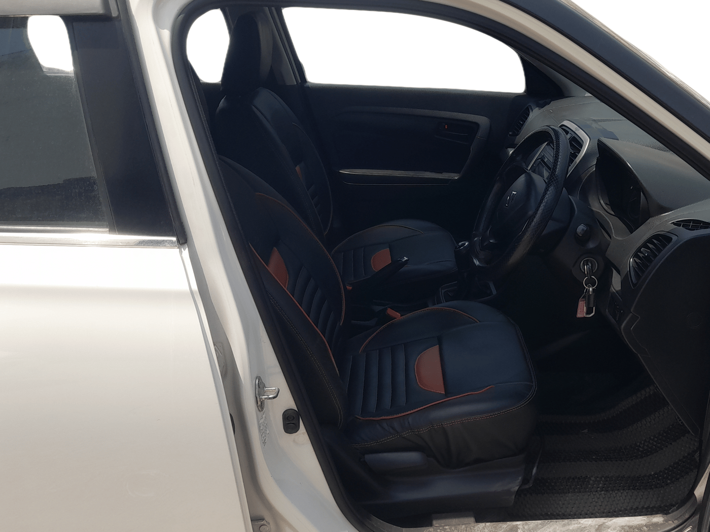 2019 Maruti Vitara Brezza VDI, Diesel, Manual, 81,897 km, Right Side Front Door Cabin