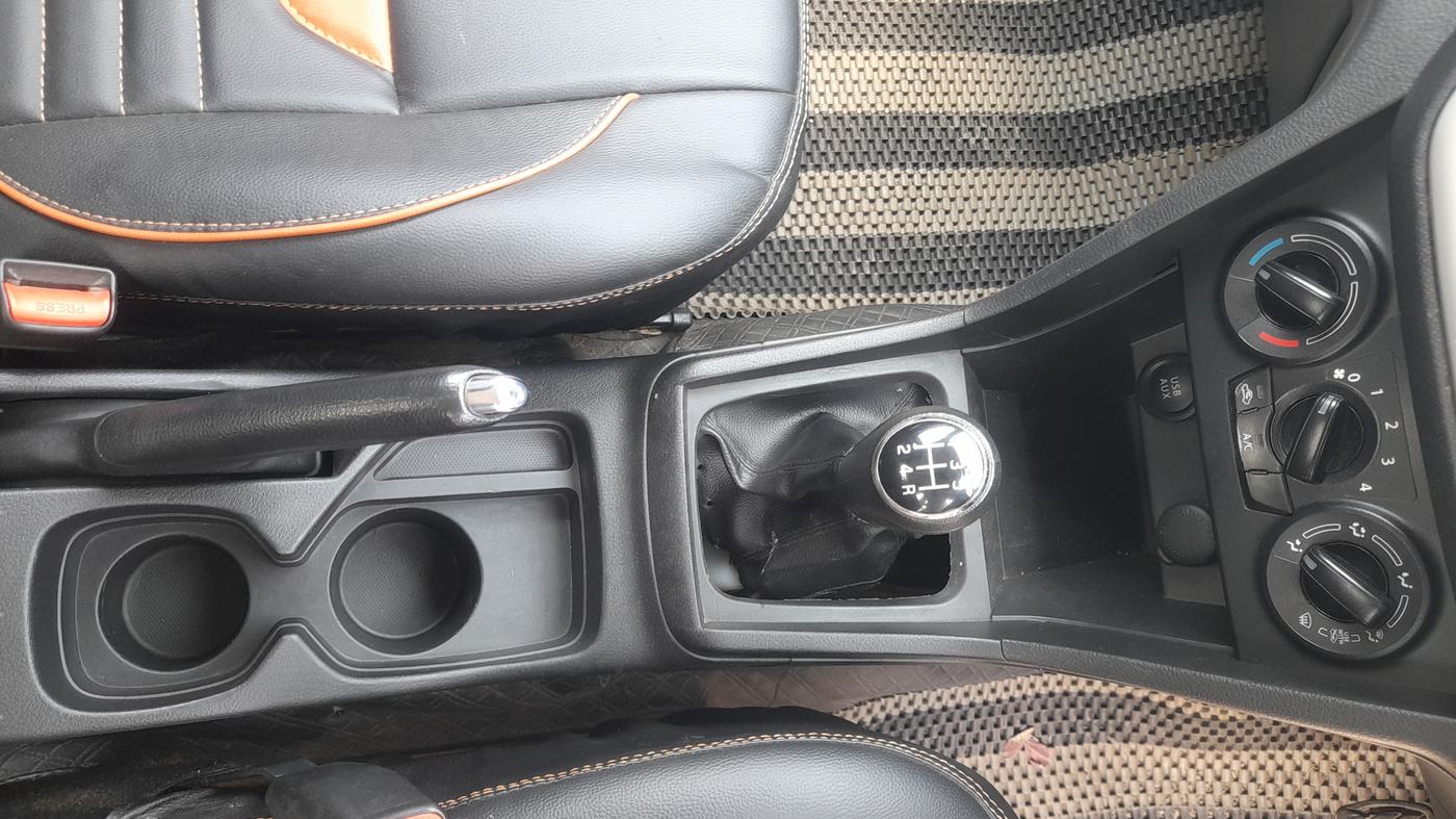 2019 Maruti Vitara Brezza VDI, Diesel, Manual, 81,897 km, Gear Lever