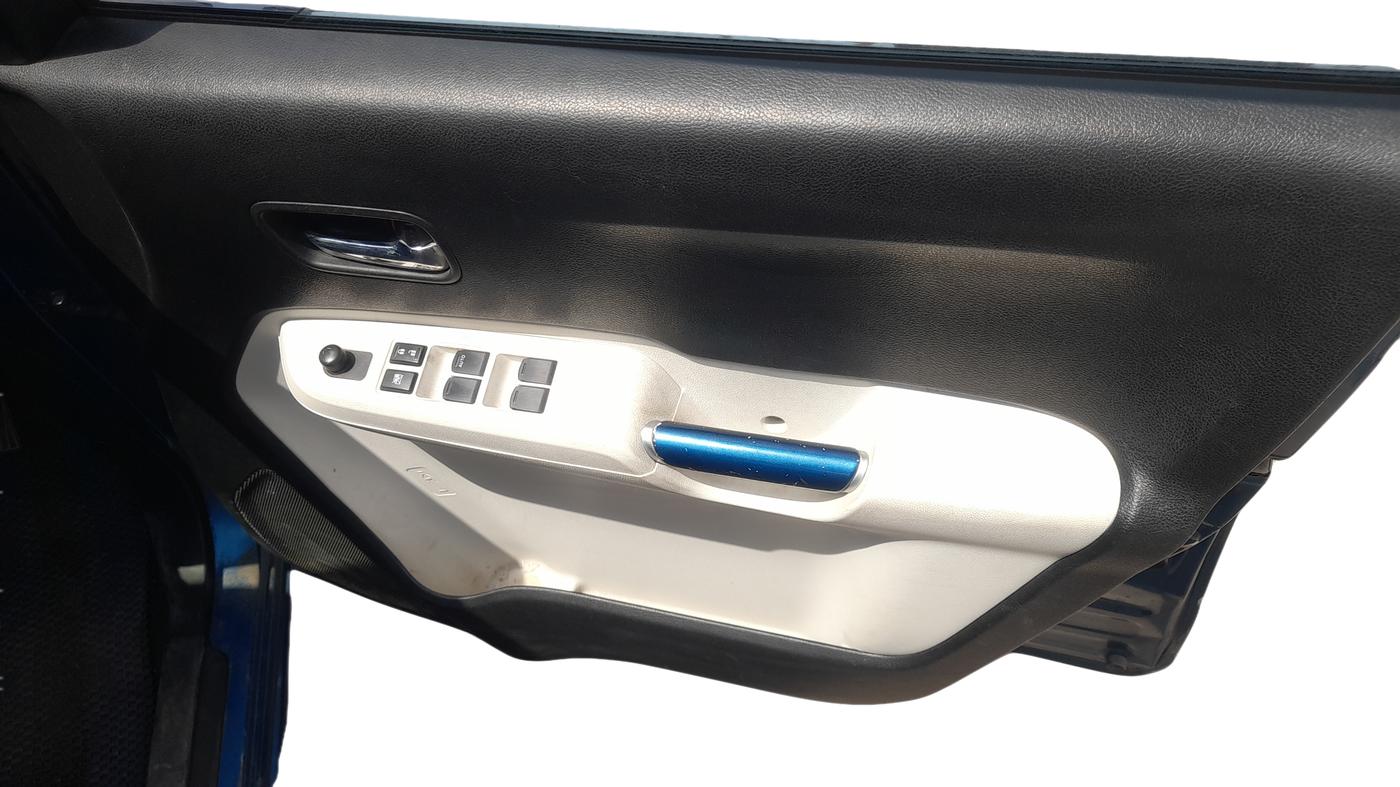 2017 Maruti IGNIS DELTA 1.2, Petrol, Manual, 44,513 km, Driver Side Door Panel Controls
