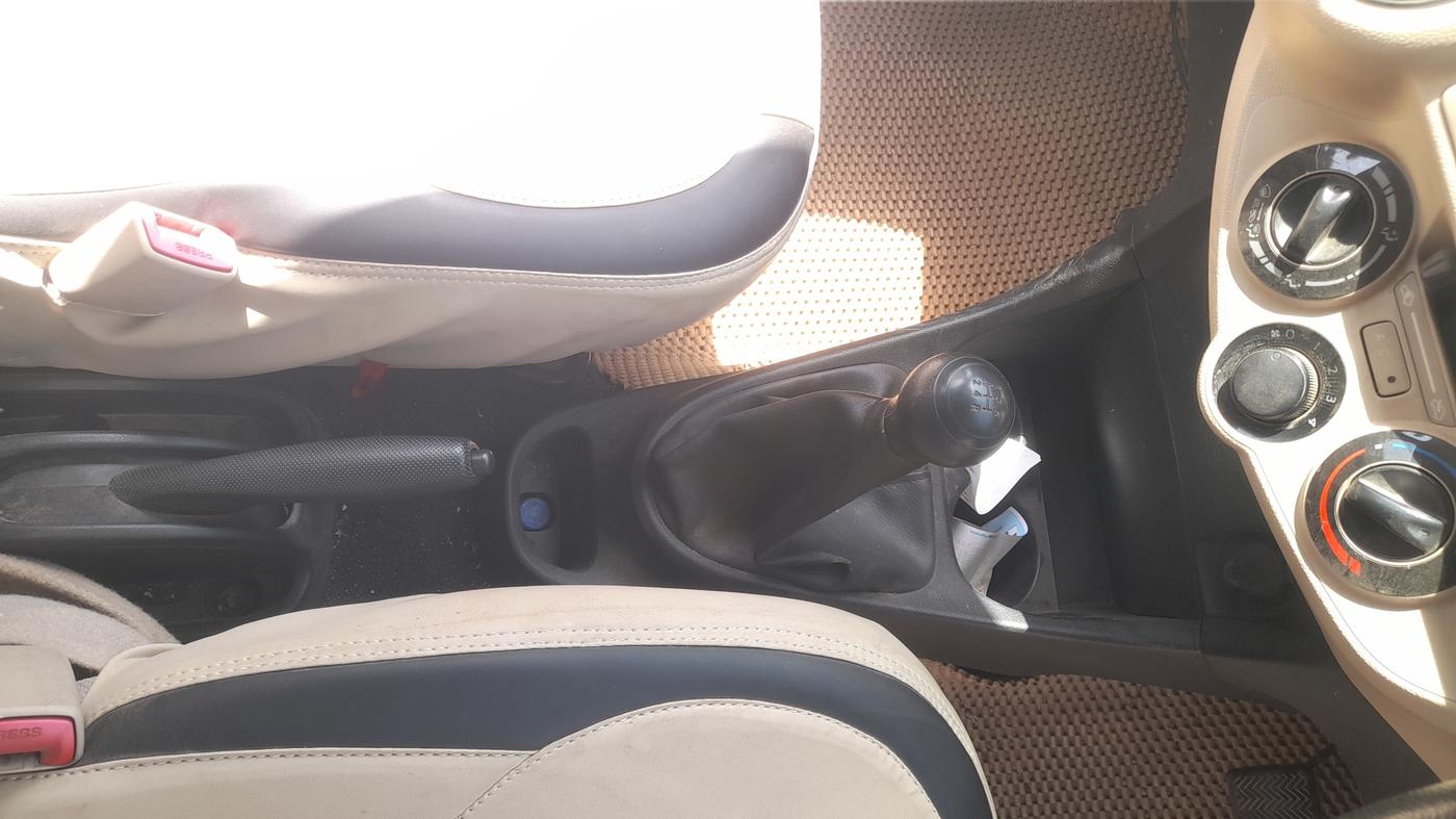 2019 Toyota Etios CROSS 1.2 G, Petrol, Manual, 72,091 km, Gear Lever