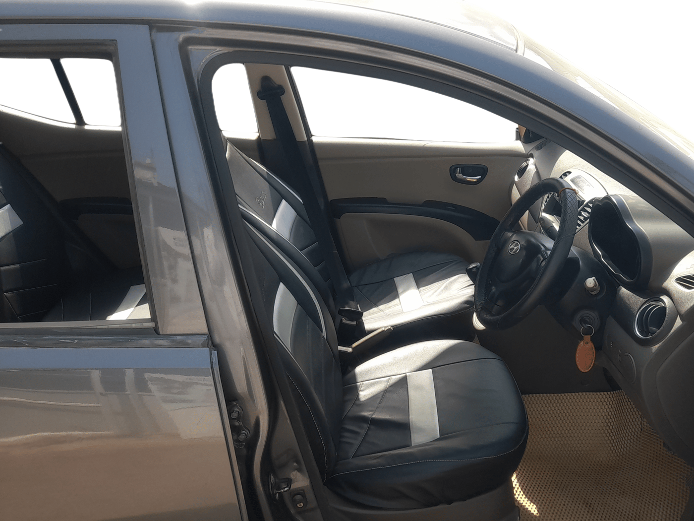 2011 Hyundai i10 MAGNA 1.1, Petrol, Manual, 77,789 km, Right Side Front Door Cabin