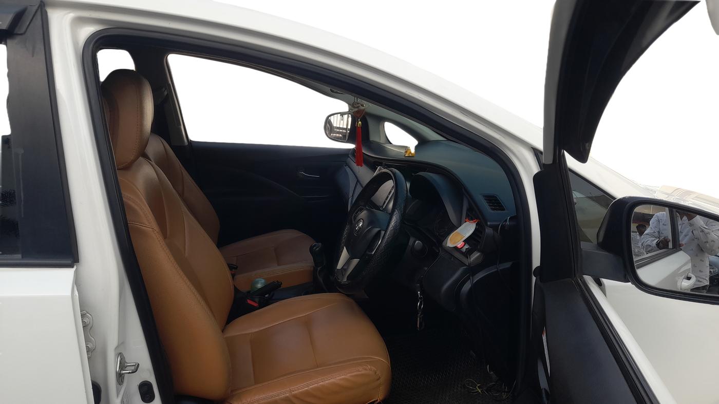 2022 Toyota Innova Crysta 2.4 G 7 STR, Diesel, Manual, 85,110 km, Right Side Front Door Cabin