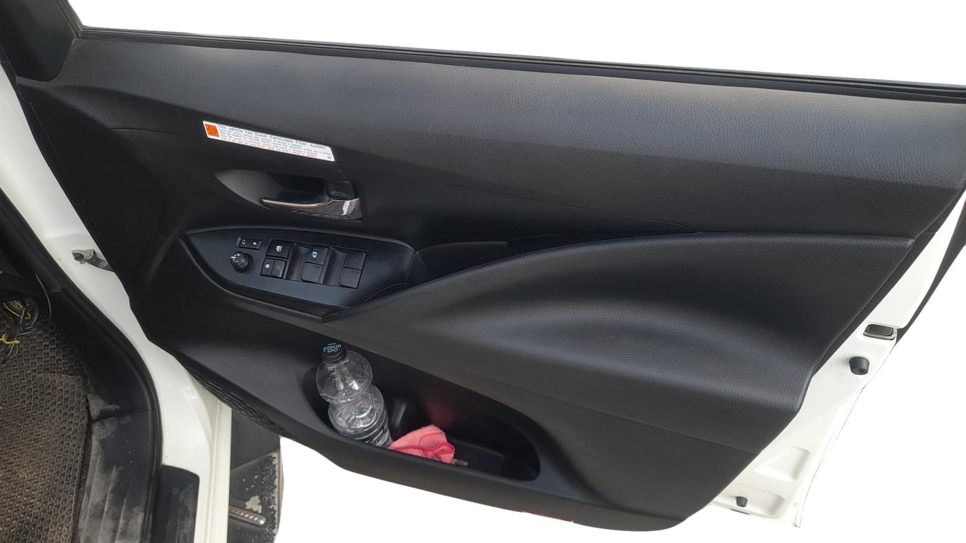 2022 Toyota Innova Crysta 2.4 G 7 STR, Diesel, Manual, 85,110 km, Driver Side Door Panel Controls