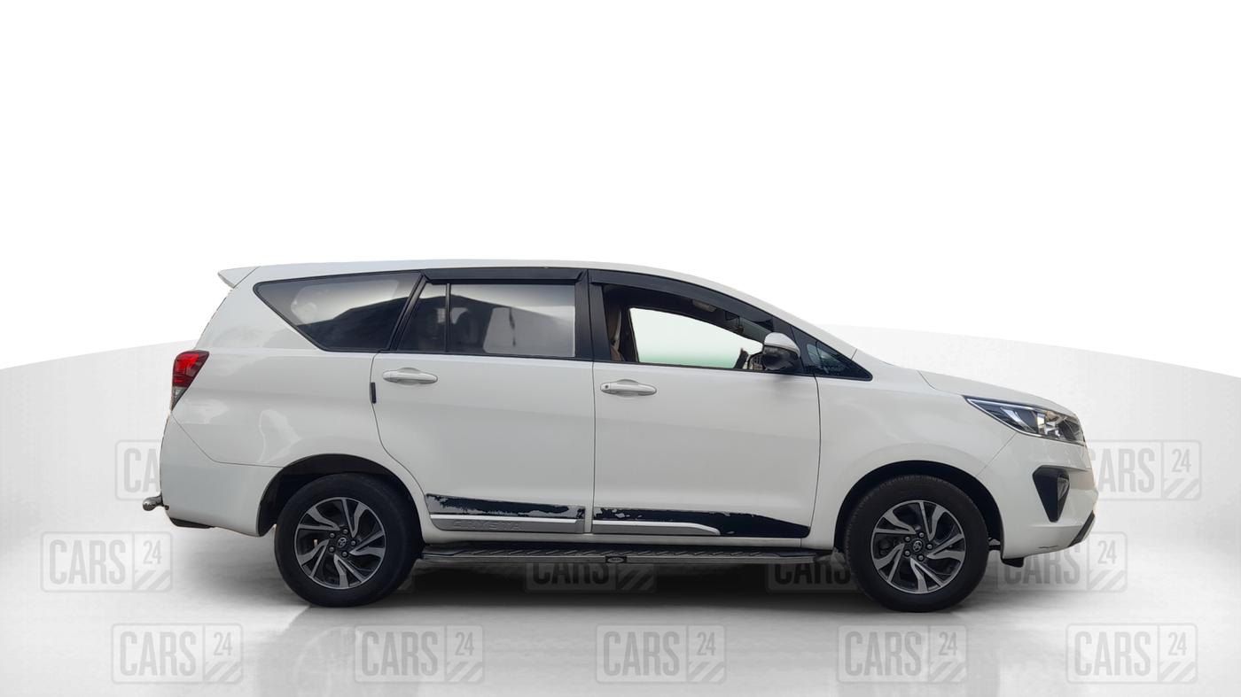 2022 Toyota Innova Crysta 2.4 G 7 STR, Diesel, Manual, 85,110 km, Right Side View