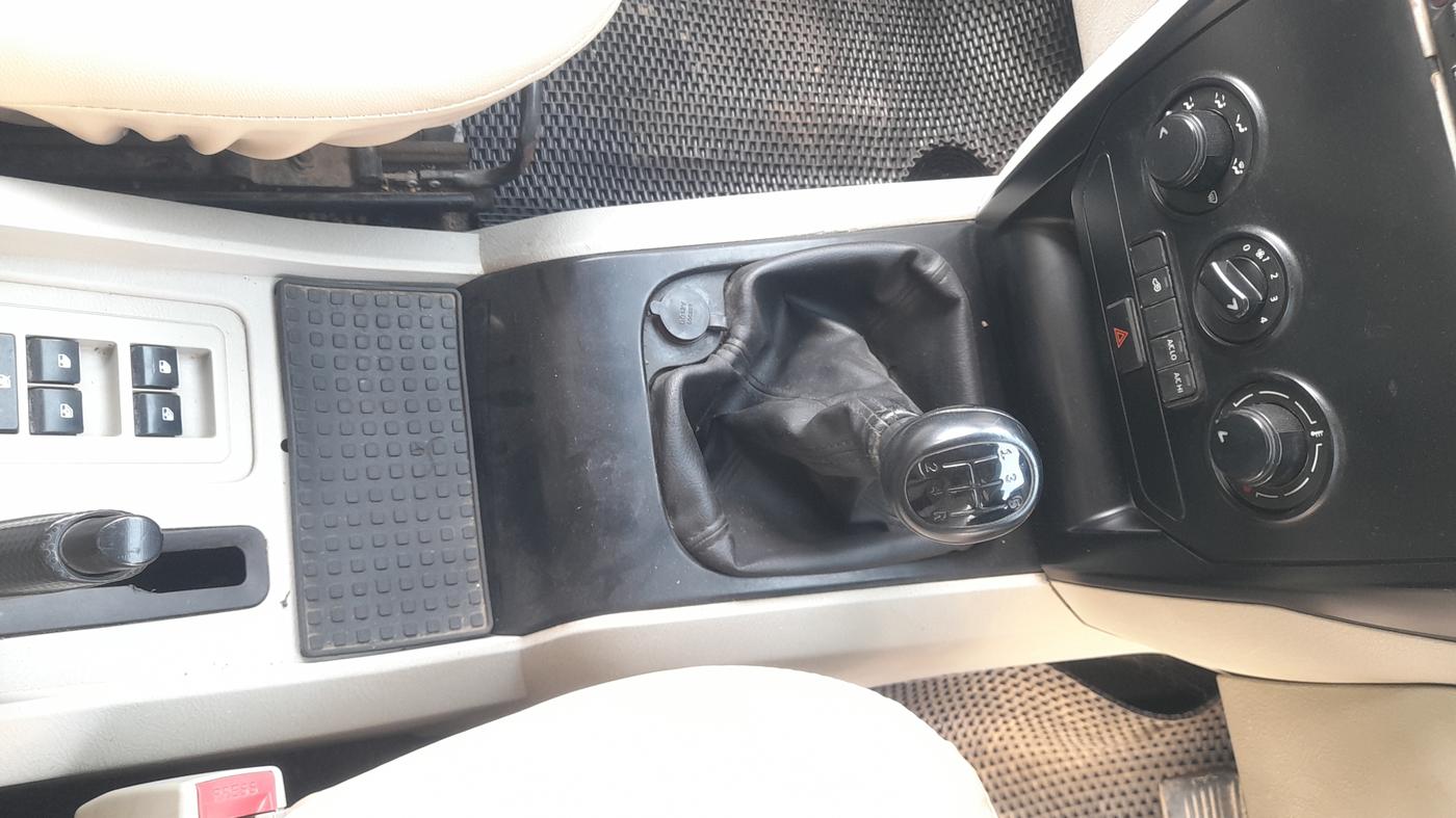 2018 Mahindra Scorpio S3, Diesel, Manual, 92,881 km, Gear Lever