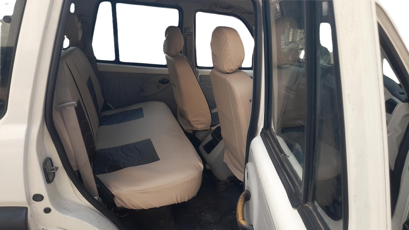 2018 Mahindra Scorpio S3, Diesel, Manual, 92,881 km, Right Side Rear Door Cabin