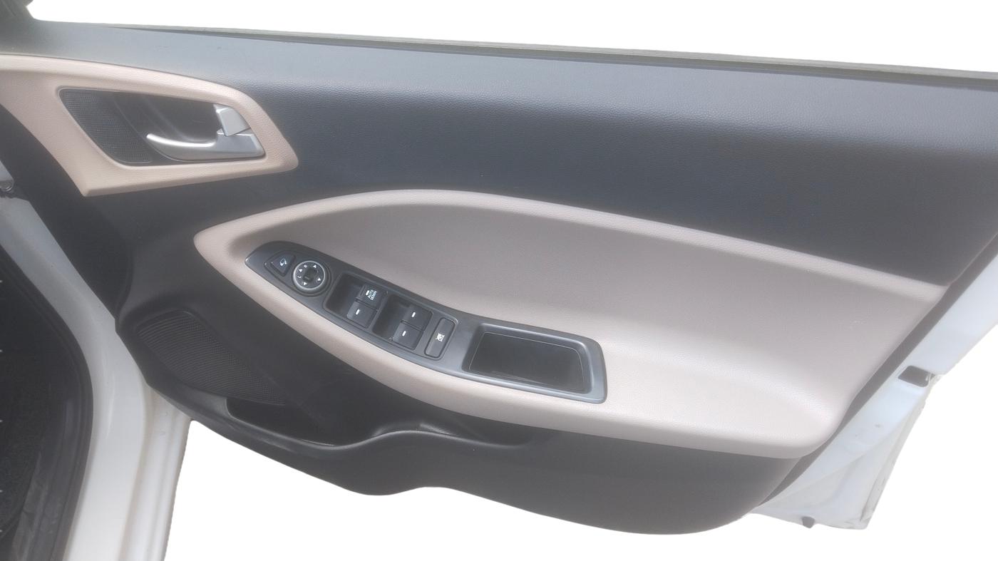 2020 Hyundai Elite i20 SPORTZ PLUS 1.2, Petrol, Manual, 55,554 km, Driver Side Door Panel Controls