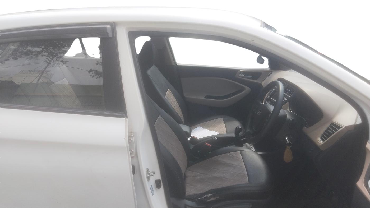 2020 Hyundai Elite i20 SPORTZ PLUS 1.2, Petrol, Manual, 55,554 km, Right Side Front Door Cabin
