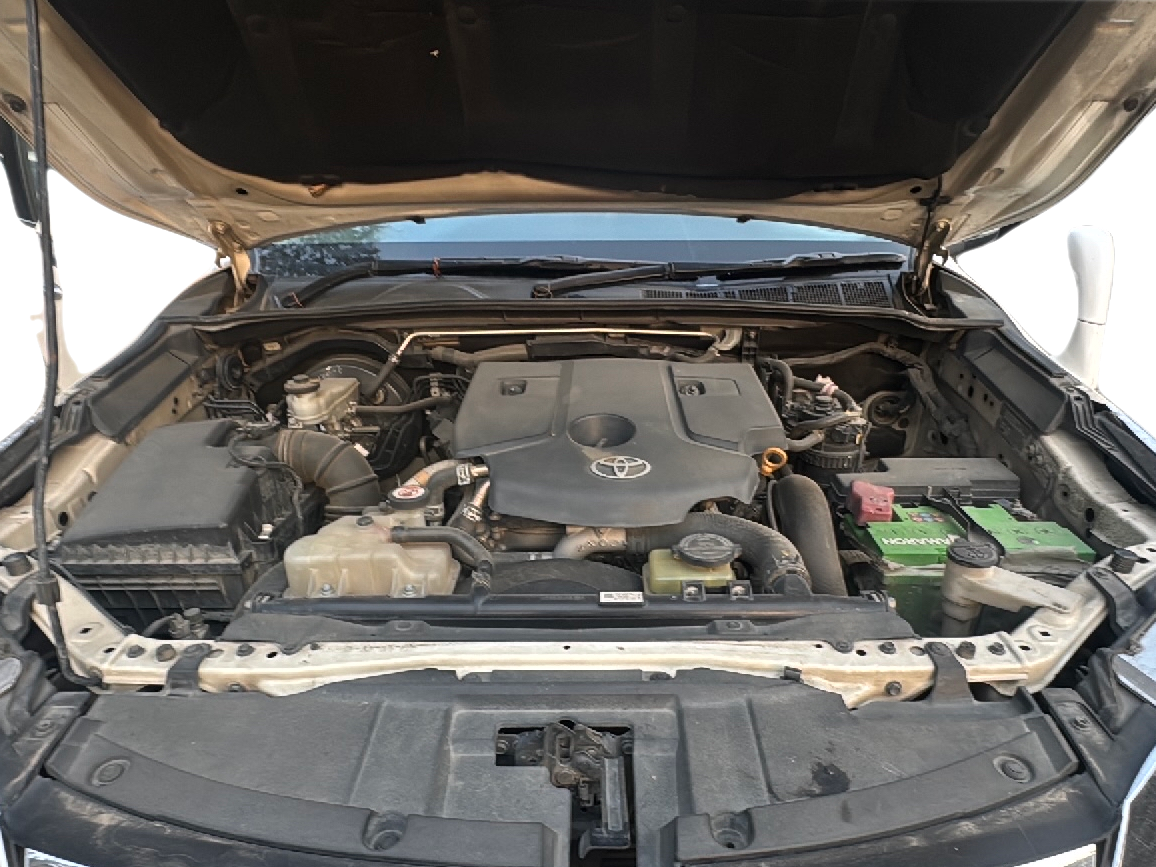 2017 Toyota Fortuner 2.8 4X2 MT, Diesel, Manual, 67,899 km, Open Bonnet